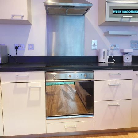 80S Retro 1Bed Studio Serviced Apartment Canary Wharf Perfect For Solo & Couple Travellers Лондон Екстериор снимка