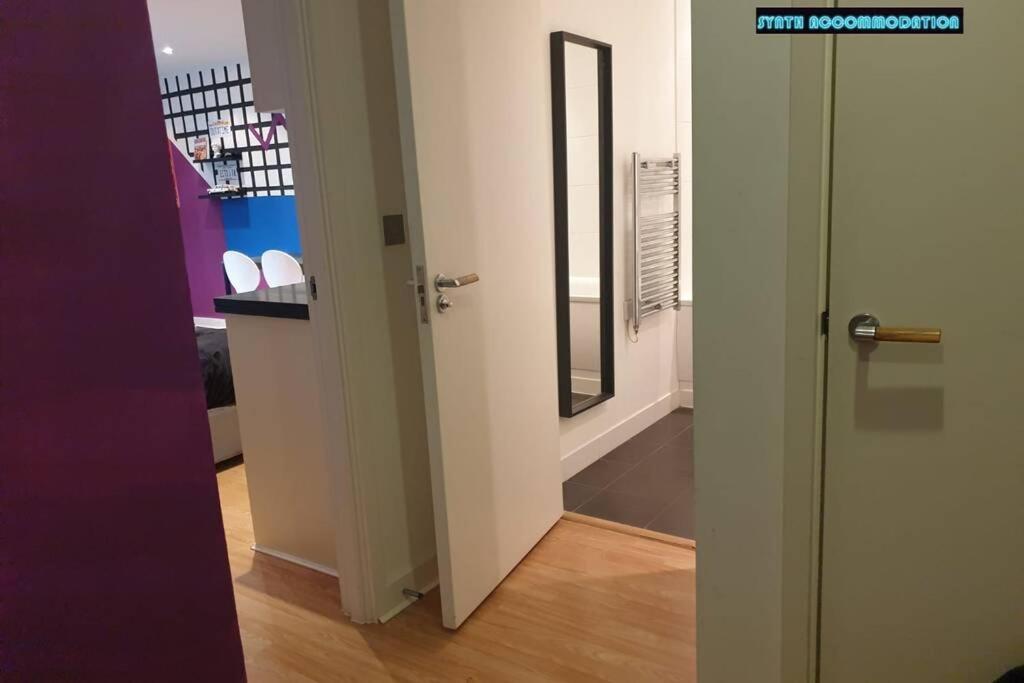 80S Retro 1Bed Studio Serviced Apartment Canary Wharf Perfect For Solo & Couple Travellers Лондон Екстериор снимка