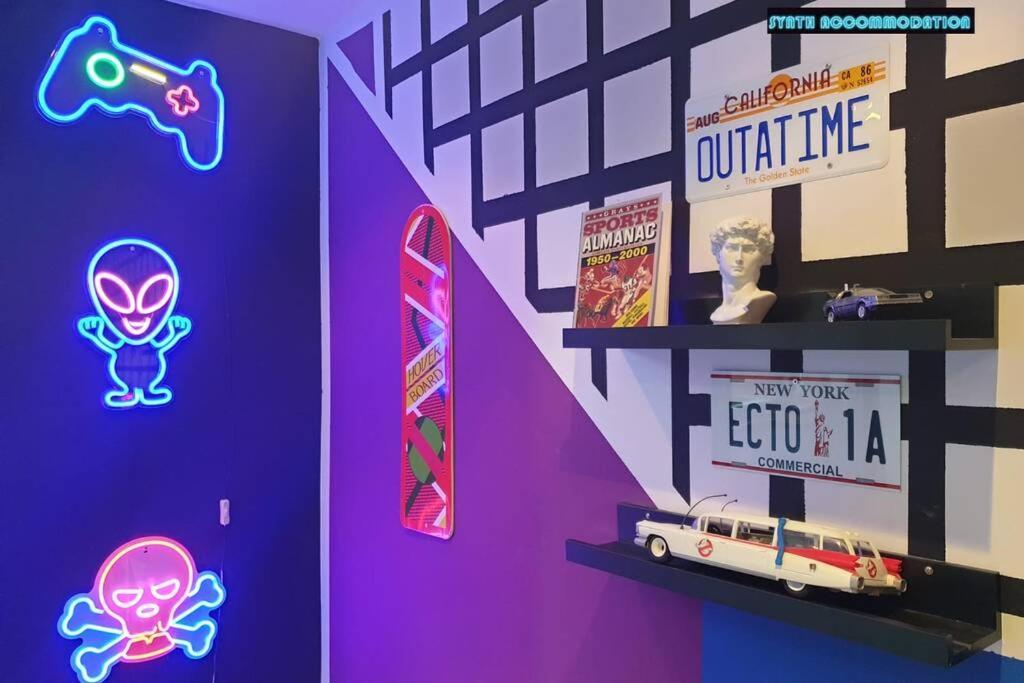 80S Retro 1Bed Studio Serviced Apartment Canary Wharf Perfect For Solo & Couple Travellers Лондон Екстериор снимка