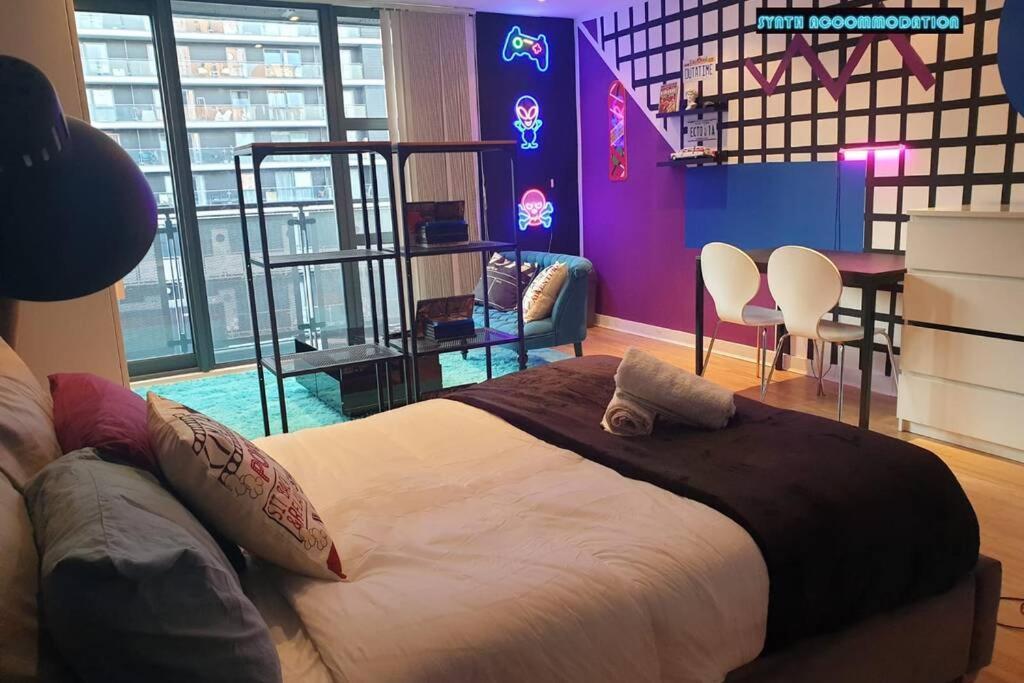 80S Retro 1Bed Studio Serviced Apartment Canary Wharf Perfect For Solo & Couple Travellers Лондон Екстериор снимка