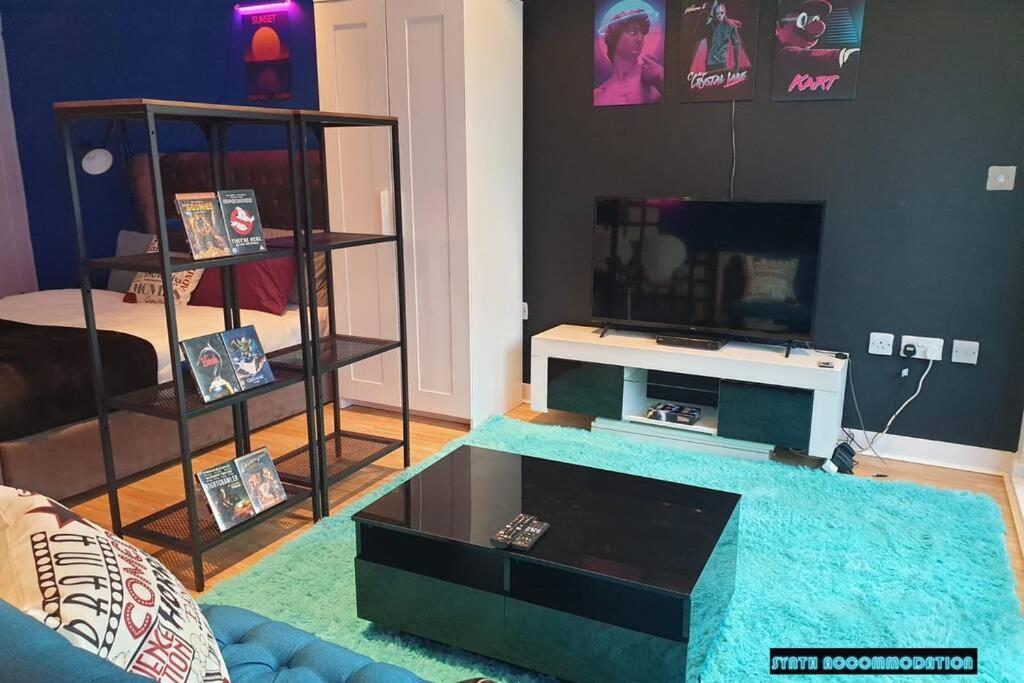 80S Retro 1Bed Studio Serviced Apartment Canary Wharf Perfect For Solo & Couple Travellers Лондон Екстериор снимка