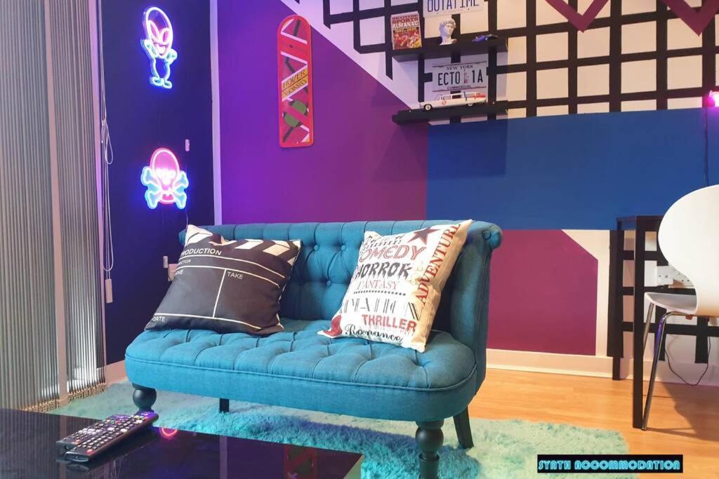 80S Retro 1Bed Studio Serviced Apartment Canary Wharf Perfect For Solo & Couple Travellers Лондон Екстериор снимка