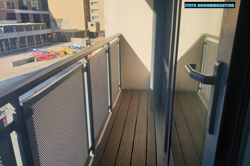 80S Retro 1Bed Studio Serviced Apartment Canary Wharf Perfect For Solo & Couple Travellers Лондон Екстериор снимка