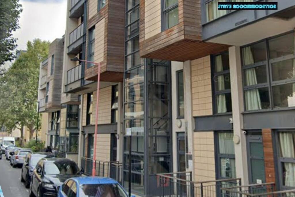 80S Retro 1Bed Studio Serviced Apartment Canary Wharf Perfect For Solo & Couple Travellers Лондон Екстериор снимка
